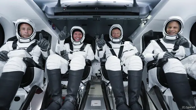 初めて民間人のみで訪問、宇宙ステーション旅行の４人が帰還